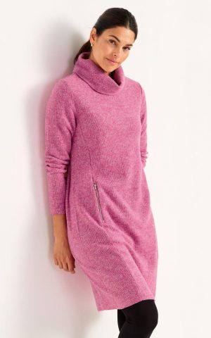 Pehmeä mekko kauluksella