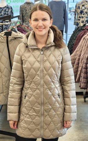 Junge kevytuntuvatakki