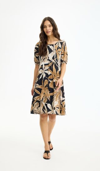 In Front Lucette mekko